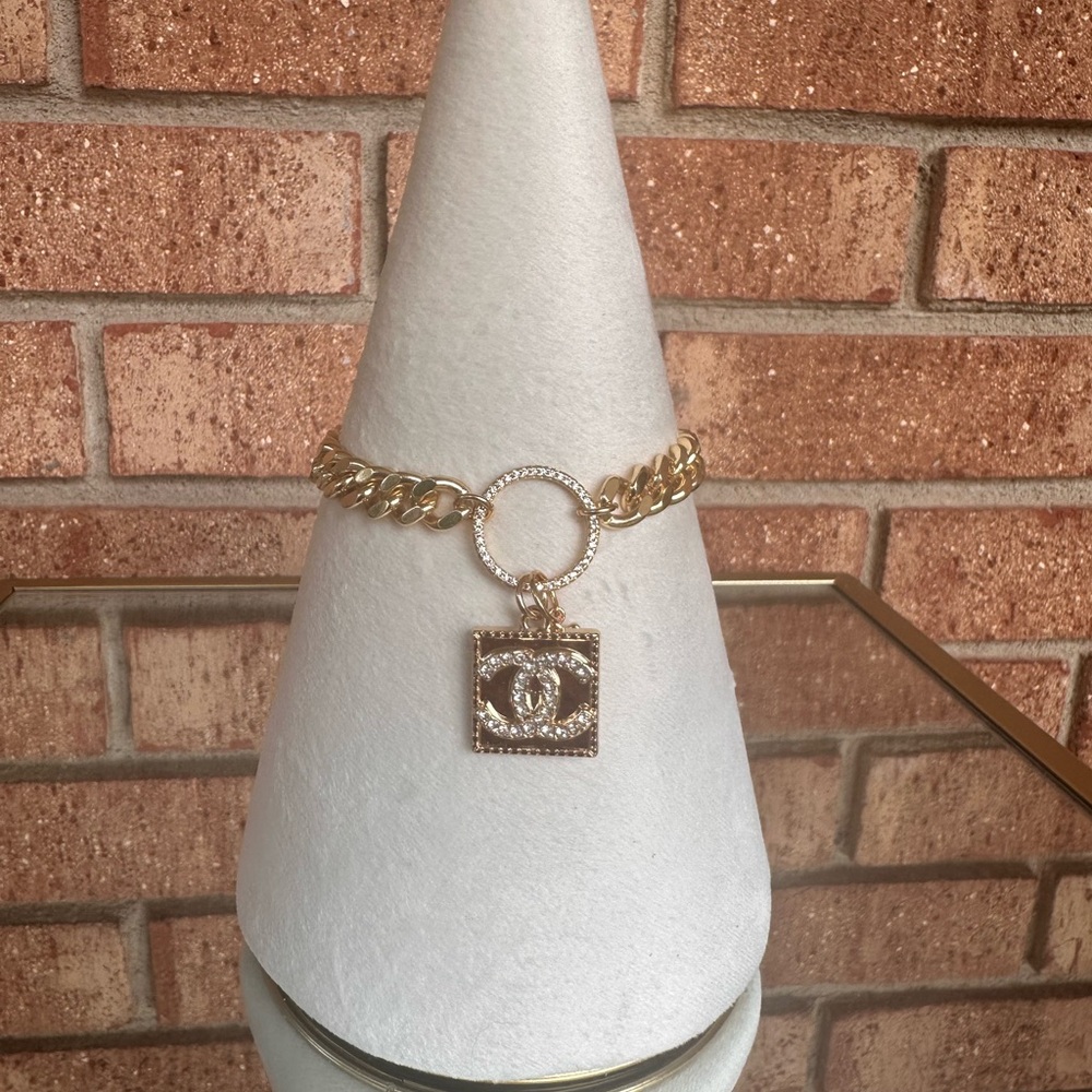 ✨ Elegant Gold Chunky Chain Bracelet with Sparkling Square Pendant ✨